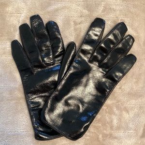Leather gloves